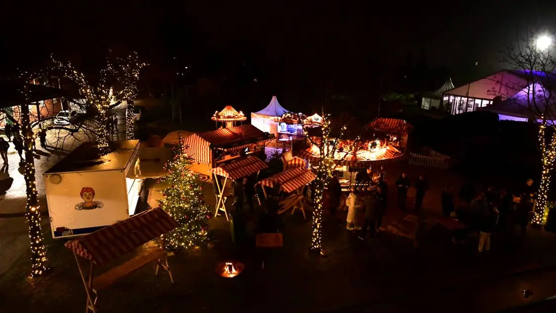 Weihnachtsmarkt auf der Verbandsanlage in Elmshorn von oben